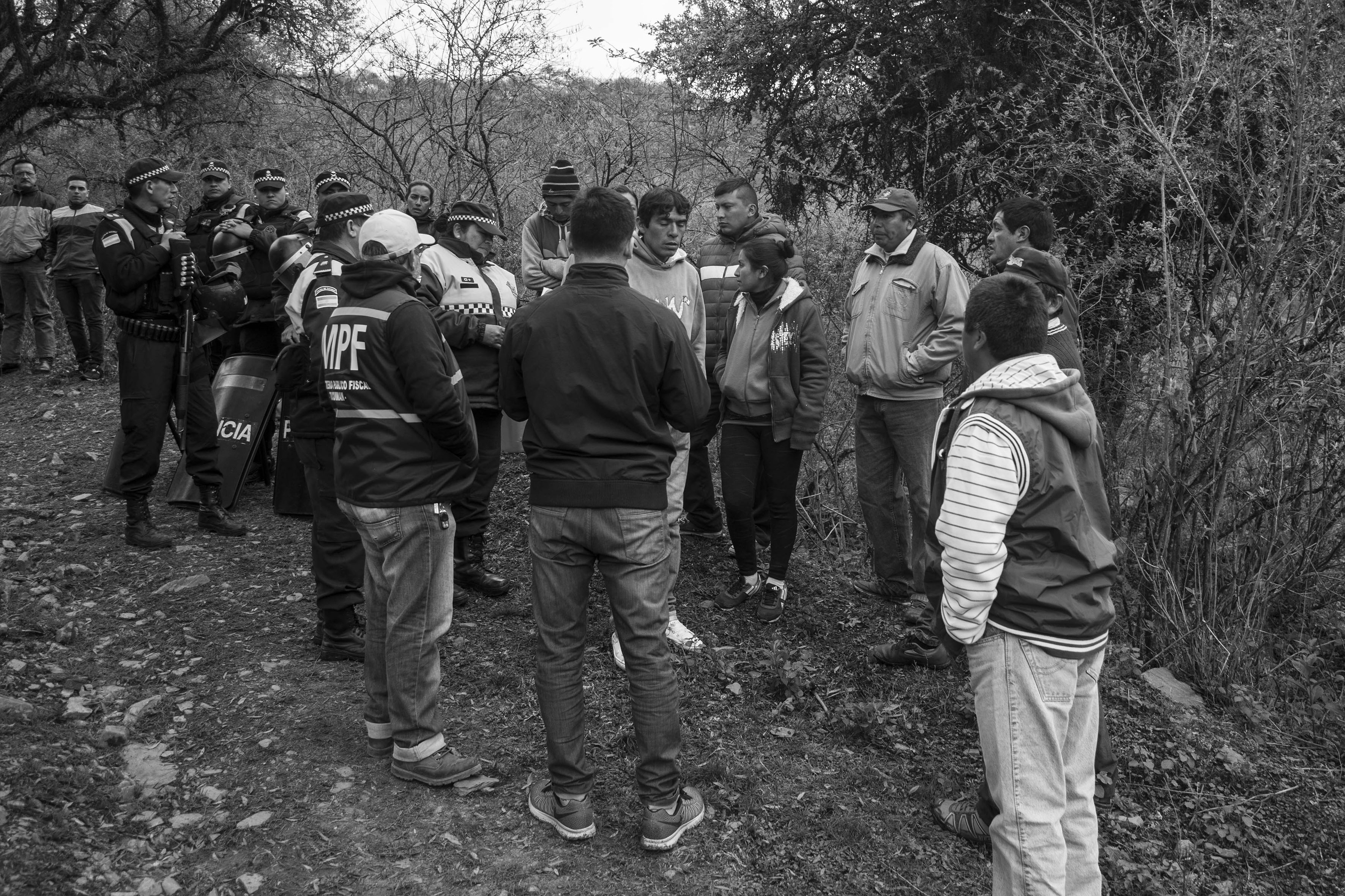 El Chorro, Tucumán, Argentina. Octubre 02/2018. Reconstrucción del asesinato a Javier Chocobar. Testigos se notifican ante el Ministerio Público Fiscal.