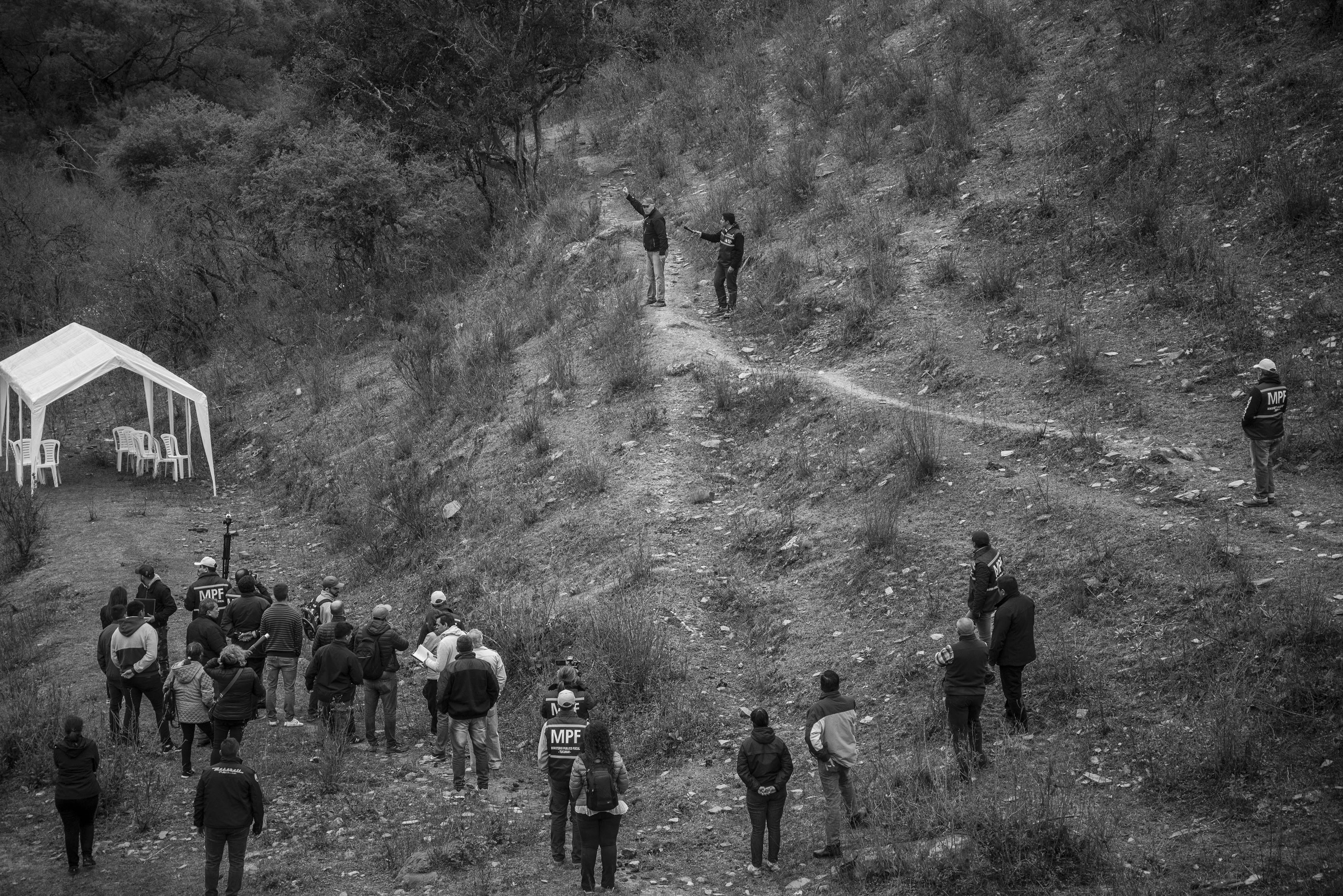 El Chorro, Tucumán, Argentina. Octubre 02/2018. Reconstrucción del asesinato a Javier Chocobar. El imputado Eduardo José del Milagro Valdivieso Sassi (arriba de gorra) da su versión de los hechos.