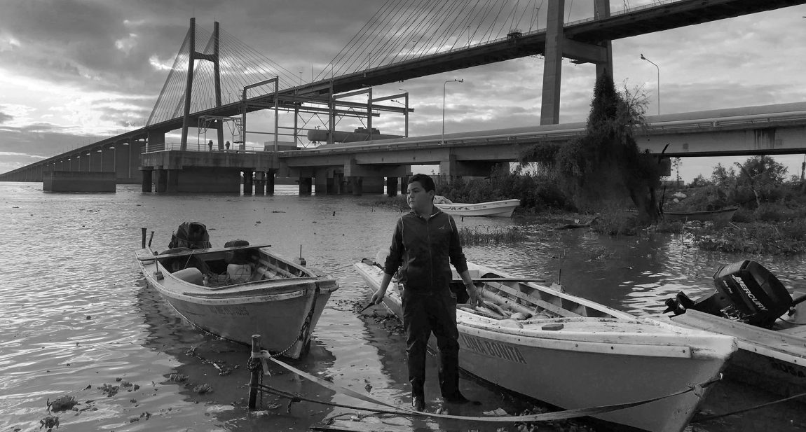 Vivir en el río, morir en la orilla