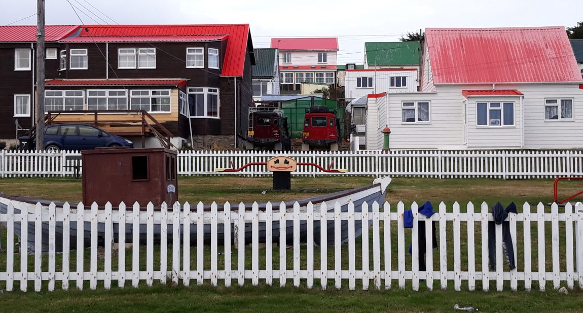 Historias de criminales y detectives en Malvinas